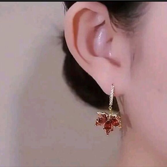 MAPLE LEAF rhinestone huggie hoop earrings - Picture 2 of 9